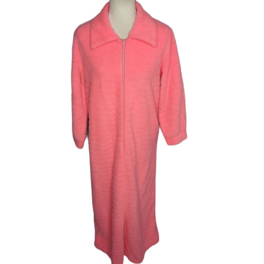 VINTAGE 80s/90s furry‎ hot pink half zip collar house coat barbiecore M